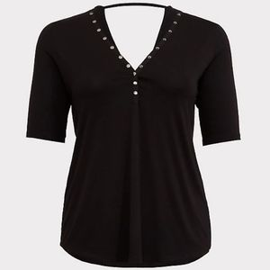 Torrid - SUPER SOFT BLACK SNAP HENLEY TEE
